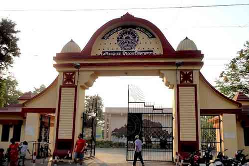 UP university serves notice to two professors for welcoming ABVP students