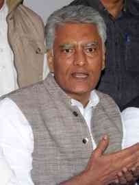 Civil engineers line up for sewerman post in Punjab: Jakhar 