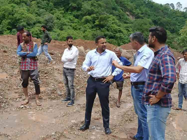 DC inspected landslide affected Pathankot-Mandi NH blockage  32 miles