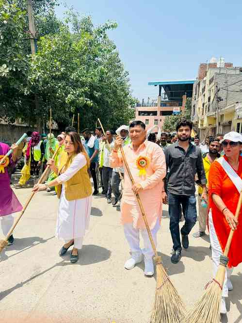 AAP led MCD launches cleanliness drive in Delhi