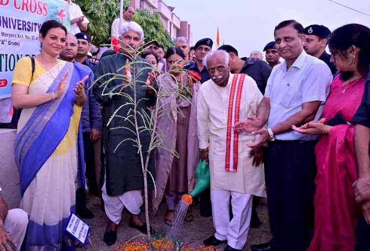 शिक्षा के साथ-साथ पर्यावरण संरक्षण के लिए विश्वविद्यालय की छात्राओं को आगे आना होगाः राज्यपाल बंडारू दत्तात्रेय