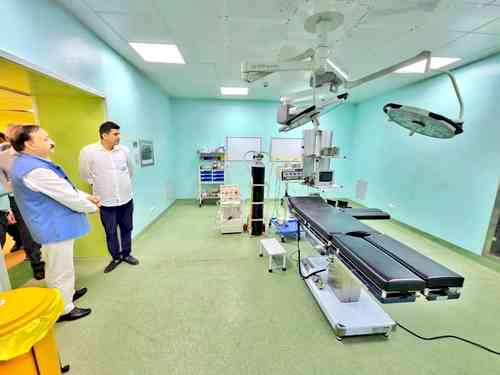 Saurabh Bhardwaj conducts inspection of Delhi hospital