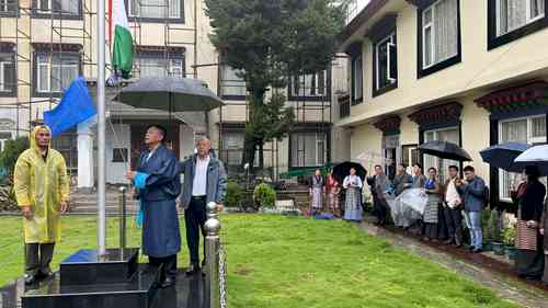 Tibetans hoist Tricolour to celebrate I-Day