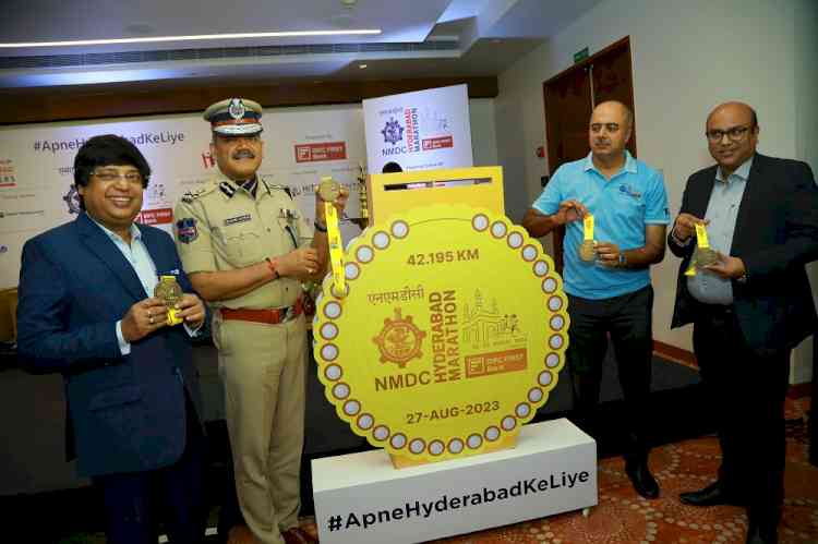 Hyderabad Runners Society unveils Finishers Medal of NMDC Hyderabad Marathon 2023 powered by IDFC FIRST Bank  