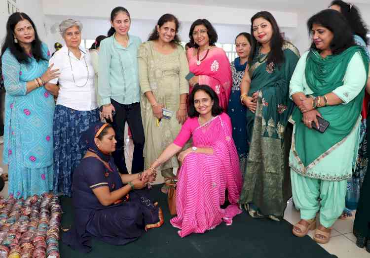 गुजवि महिला छात्रावास परिसर में बिखरे हरियाणवी संस्कृति के रंग