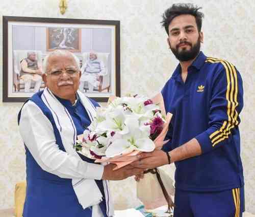 Elvish Yadav meets Haryana CM after 'Bigg Boss OTT 2' win