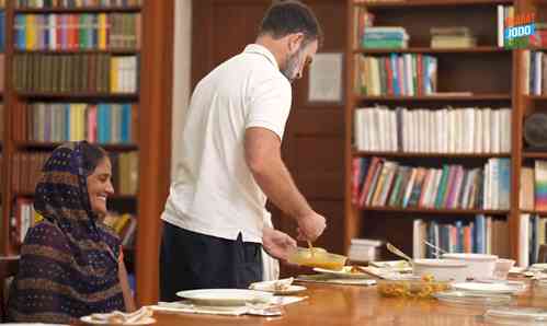 Rahul serves lunch to Rameshwar, says his pain is away from mainstream debate