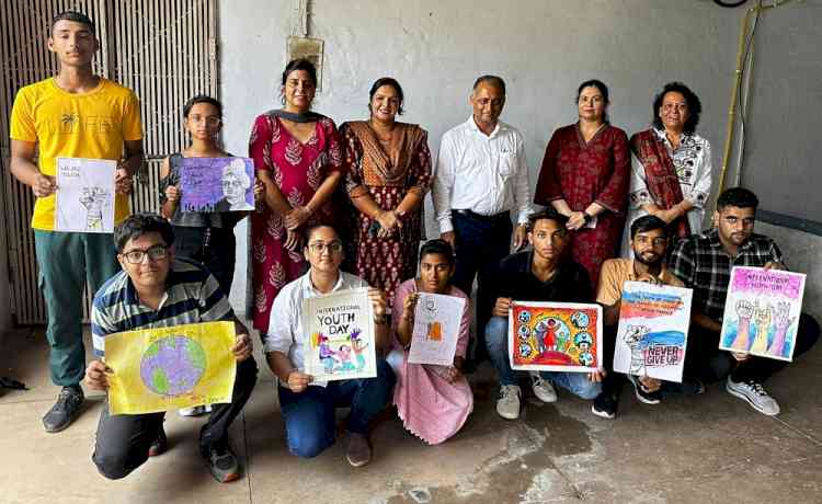 विश्व युवा दिवस पर हिंदू कॉलेज में पोस्टर मेकिंग प्रतियोगिता आयोजित