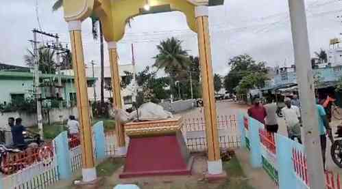 Mahatma Gandhi statue vandalised in K’taka village