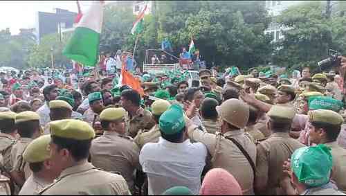 Farmers clash with police in Noida