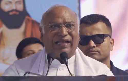 Kharge bats for caste based census in Madhya Pradesh