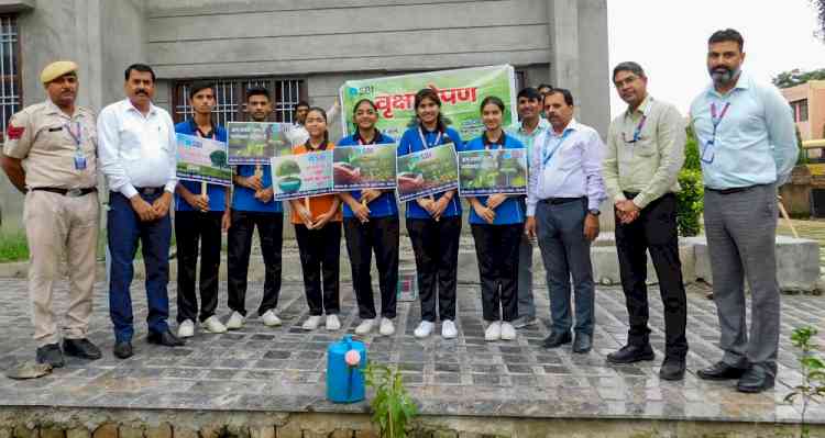 भारतीय स्टेट बैंक द्वारा शिक्षा भारती विद्यालय में वृक्षारोपण