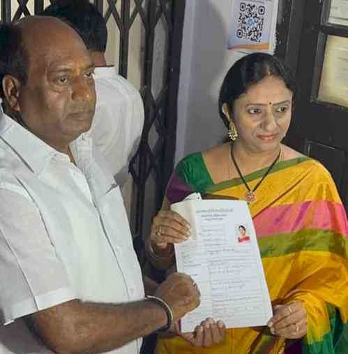 KCR's niece is Congress ticket aspirant from Karimnagar