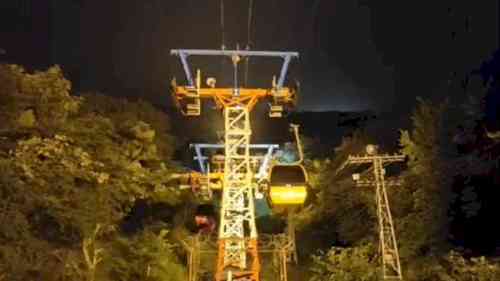 Over 40 passengers trapped on Pavagadh ropeway for 30 minutes