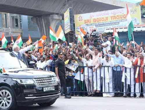 PM Modi's B’luru visit: Pic of K’taka BJP leaders standing behind barricade goes viral