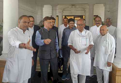 Congress moves MP Lokayukta for probe against Chief Secy, others in nutrition scam