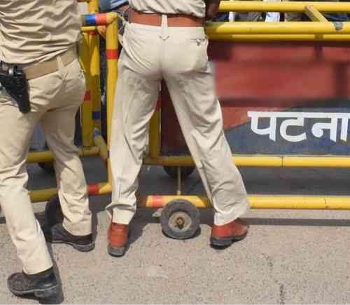 Four Patna cops steal goods from mall, video goes viral