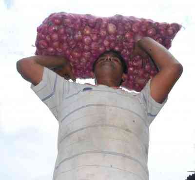 Steady rise in onion prices triggers concern in K’taka