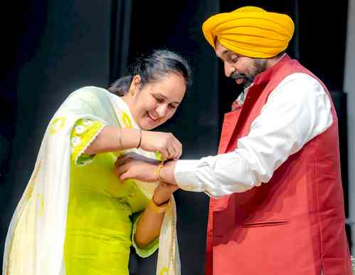 Punjab CM stops speech as woman approaches to tie him rakhi