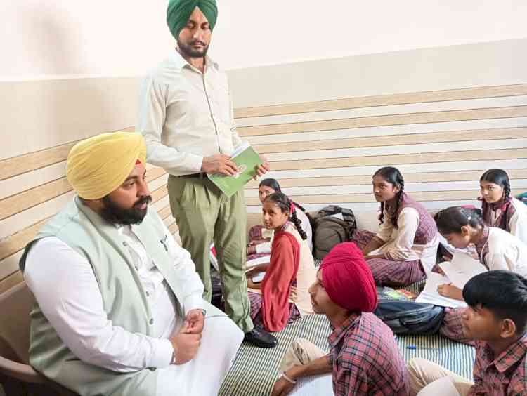 Harjot Singh Bains visits Government Senior Secondary School Baddowal