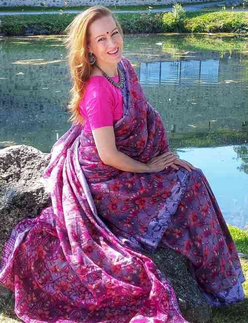 'Yeh Rishta Kya Kehlata Hai' actress Suzanne Bernert explores temples in Hyderabad this time
