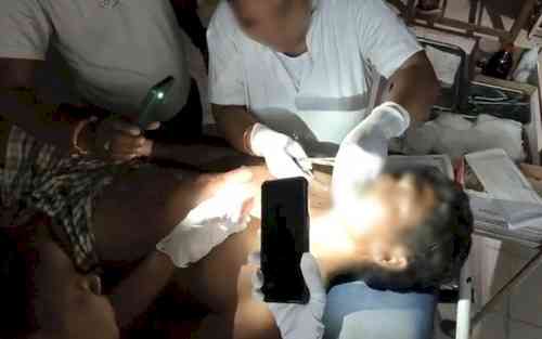 Doctors treat patients under mobile torch at Andhra hospital