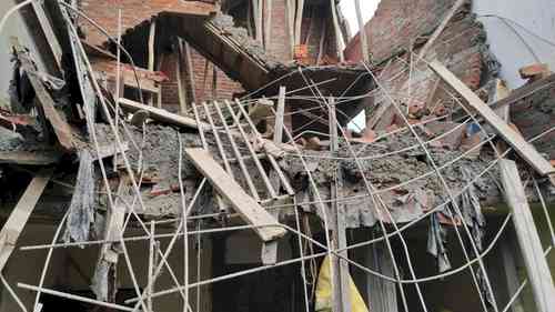 Two killed as building collapses in Thane's Bhiwandi