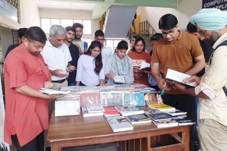 अंतरराष्ट्रीय साक्षरता दिवस पर पत्रकारिता एवं जनसंचार विभाग में जागरूकता कार्यक्रम आयोजित