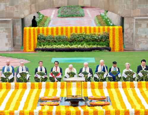 World leaders pay tribute to Mahatma Gandhi at Rajghat