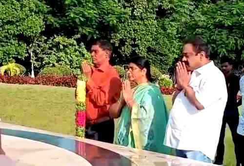 Lakshmi Parvathi visits NTR samadhi after Chandrababu Naidu sent to jail