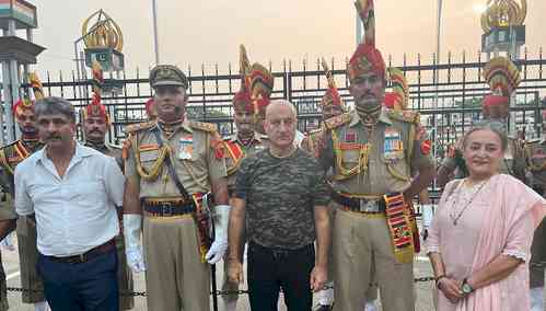 Anupam Kher visits BSF soldiers at Attari-Wagah border, salutes them at Beating Retreat