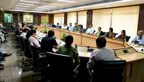 IIT Kanpur experts give presentation on artificial rain at 'Environmental Expert Meet' in Delhi