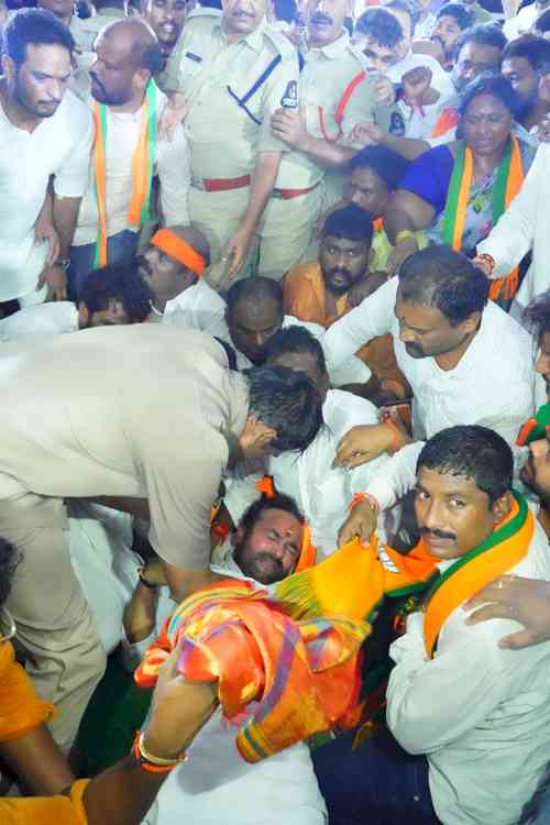 Police forcibly ends BJP hunger strike in Hyderabad