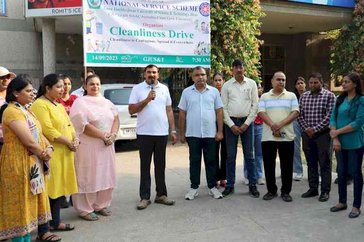 अपने आस-पास की सफाई के साथ विचारों की सफाई भी जरूरीः कुलपति प्रो. नरसी राम बिश्नोई