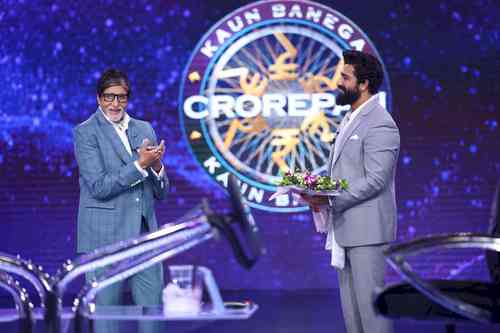 Amitabh Bachchan, Vicky Kaushal bond over cricket on 'KBC 15'