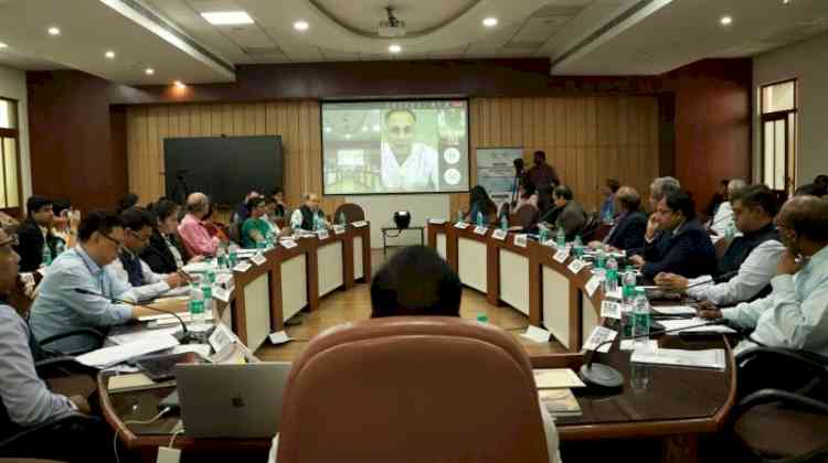 Karnataka Health & Family Welfare Minister Dinesh Gundu Rao unveils Bengaluru-Declaration of FICCI Cancer Care task force