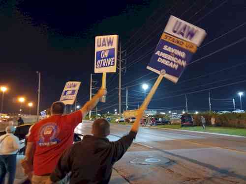 United Auto Workers begins strike at 3 major US carmakers