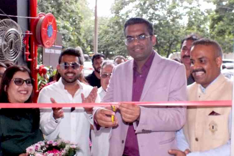 Mayor Anup Gupta inaugurates S&N by Shantnu Nikhil store 