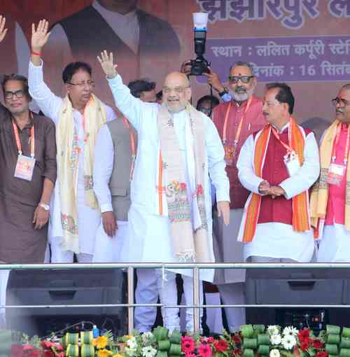 Alliance between Lalu and Nitish like oil and water which can't be mixed: Shah