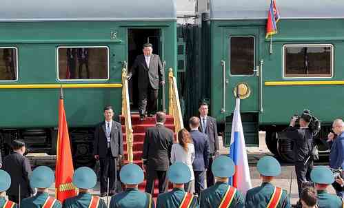 Kim leaves Russia on armoured train to return N.Korea