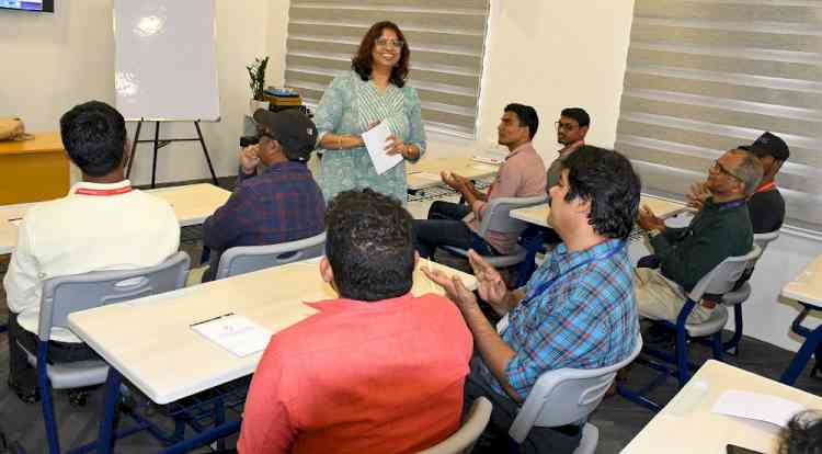 16 Visually challenged explored skill development and employment opportunities in an interactive session at FTCCI