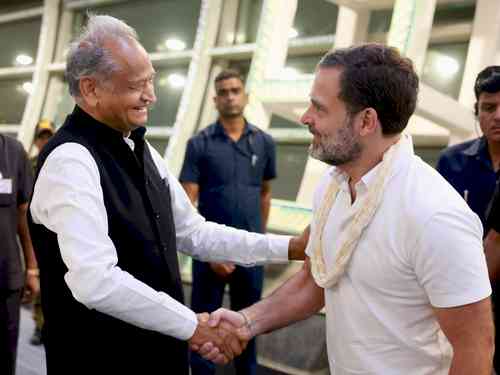 Rahul Gandhi reaches Jaipur; to lay foundation of Congress headquarters building
