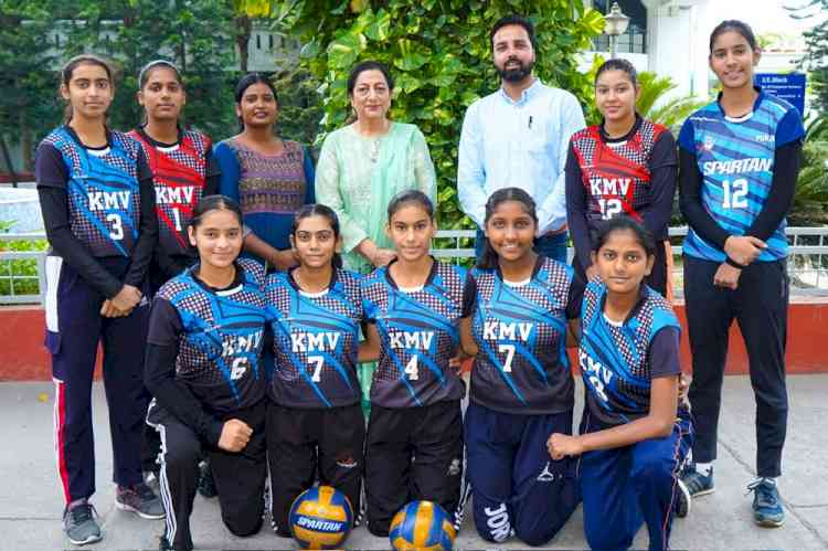 KMV Collegiate Sr. Sec. School volleyball team bags champion position in Zonal and District level tournament 