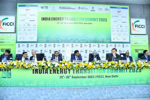 India headed to meet 500 GW green energy target ahead of 2030, says minister