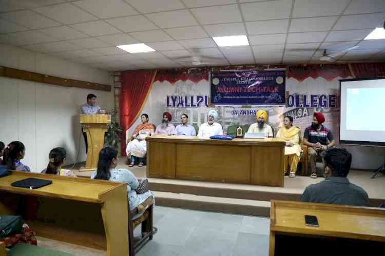 Seminar on Exploring the Challenges in Software Development