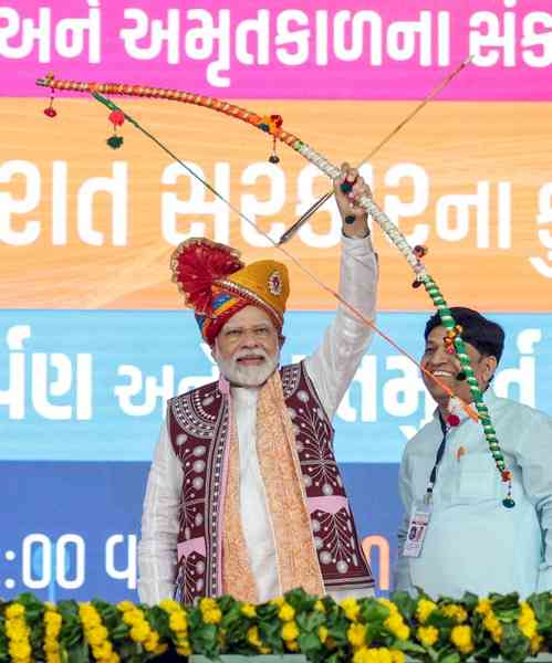 PM Modi criticises former Central govt for non-cooperation to Vibrant Gujarat (Lead)