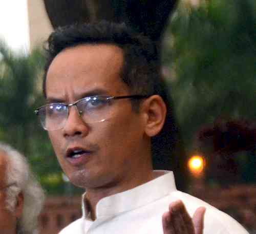 Cong accuses PM Modi of 'showing his back' to Manipur