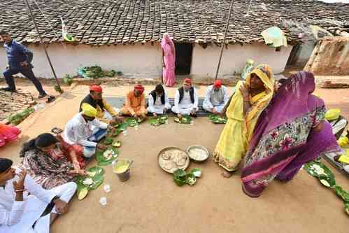 Give 33% tickets to women in MP polls, Akhilesh challenges BJP