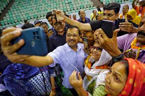 Delhi: 78th train departs for Ayodhya under Mukhyamantri Teerth Yatra scheme