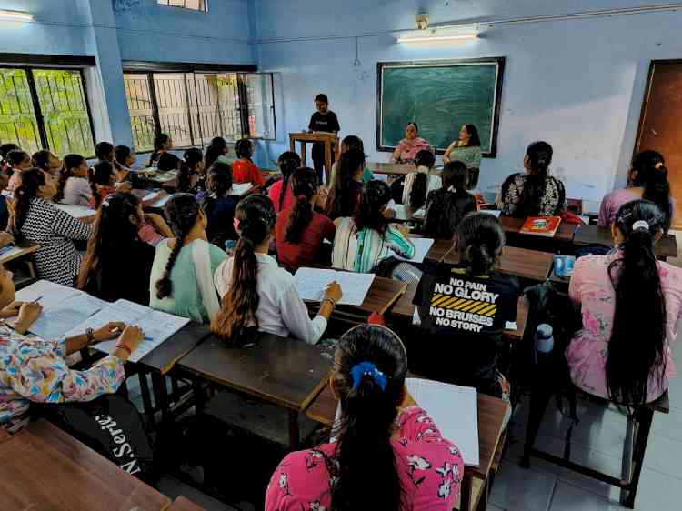 PCM S.D.College for Women celebrates Shaheed Bhagat Singh's Birth Anniversary with Poem Recitation Competition